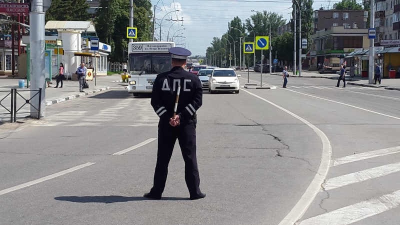 Автоинспекторам запретят курить на работе Автоинспекторам запретят курить на работе
