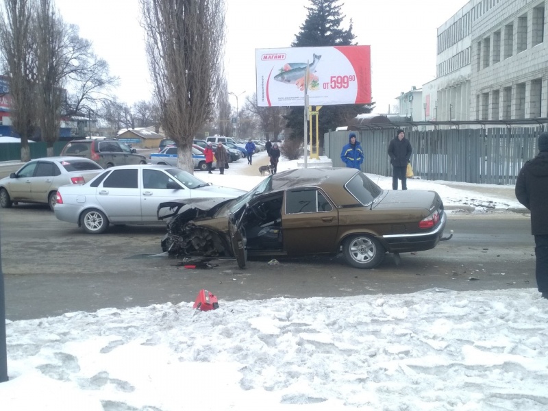 В Грязях «Волга» протаранила «Шевроле» В Грязях «Волга» протаранила «Шевроле»