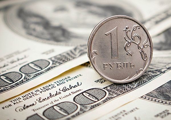 Рубль резко падает к евро и доллару Рубль резко падает к евро и доллару