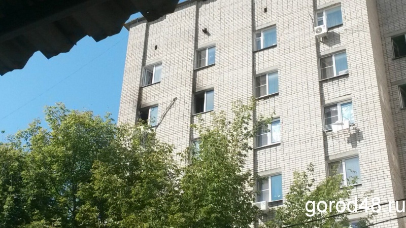 На улице Водопьянова жильцов многоэтажки эвакуировали из-за пожара На улице Водопьянова жильцов многоэтажки эвакуировали из-за пожара