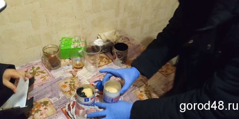 Наркоторговцев взяли у «закладки» Наркоторговцев взяли у «закладки»
