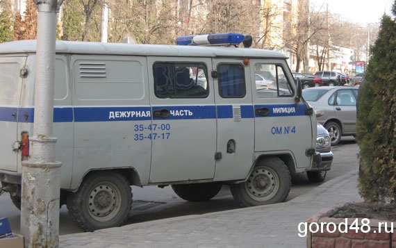 В Липецке рано утром из магазина украли сейф с деньгами В Липецке рано утром из магазина украли сейф с деньгами