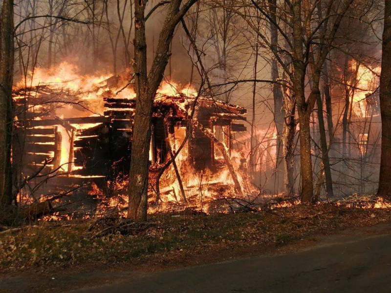 Пожар подобрался к Чернобыльской АЭС Пожар подобрался к Чернобыльской АЭС
