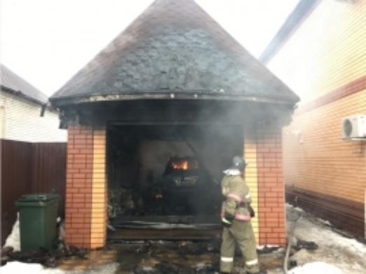 Гараж с автомобилем сгорели в Липецкой области Гараж с автомобилем сгорели в Липецкой области