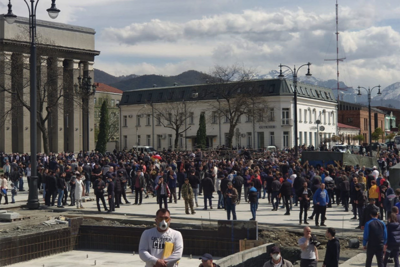 Во Владикавказе протестуют против режима самоизоляции Во Владикавказе протестуют против режима самоизоляции