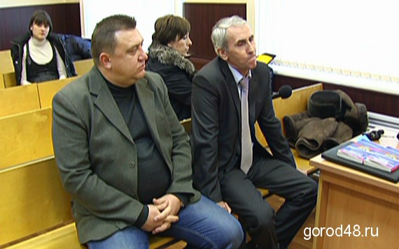Бывшего смотрителя и его зама судят за плохие дороги Бывшего смотрителя и его зама судят за плохие дороги