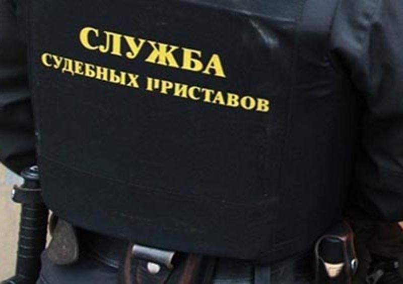 Приставы обязали ельчанку вселить в дом бывшего мужа Приставы обязали ельчанку вселить в дом бывшего мужа