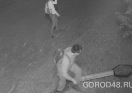 Попавшие на записи камер уличного наблюдения липчане добровольно признались в вандализме