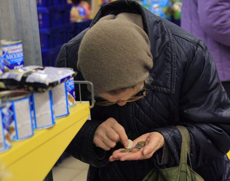 На Украине в два раза сократилась минимальная пенсия На Украине в два раза сократилась минимальная пенсия