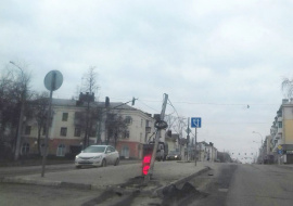 На перекрестке Ленина и Студёновской ночью сбит светофор