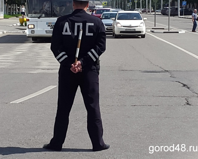 Липецкие клоуны помогают автоинспекторам Липецкие клоуны помогают автоинспекторам