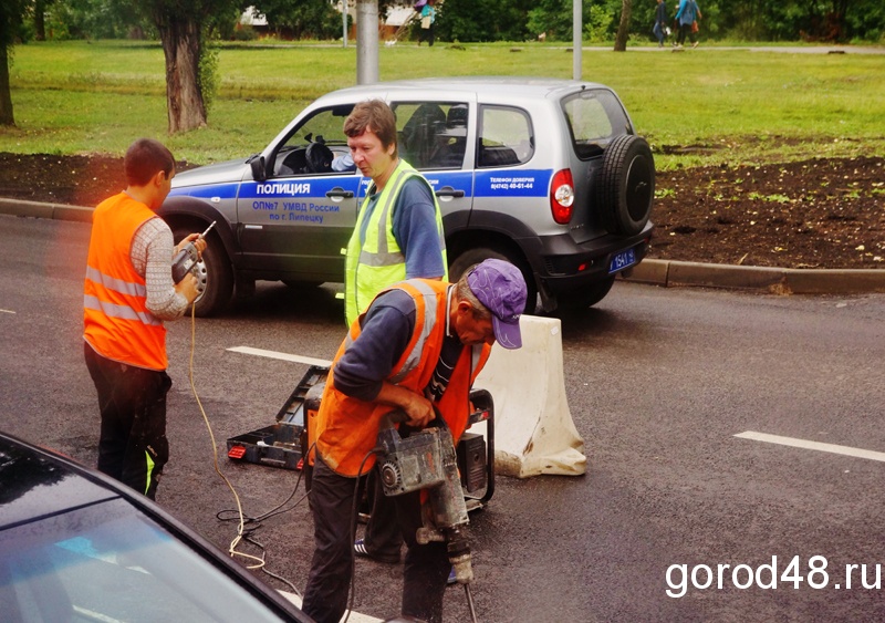 В Липецке дороги отгородят от тротуаров чугунными оградами В Липецке дороги отгородят от тротуаров чугунными оградами
