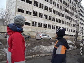 В Липецке 8-летний мальчик упал с 3-го этажа В Липецке 8-летний мальчик упал с 3-го этажа