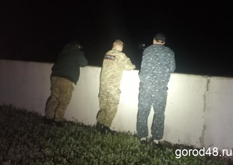 Собака повела к дамбе, и там след оборвался Собака повела к дамбе, и там след оборвался