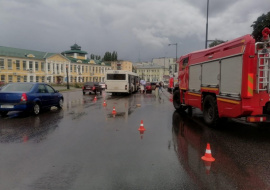 Липецкая вечЁрка: почему автобус потерял управление, пожар в кафе и избитый участник СВО