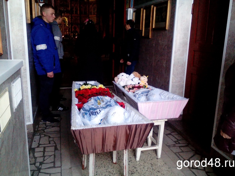 В Грязях прощаются со зверски убитыми мамой и дочкой В Грязях прощаются со зверски убитыми мамой и дочкой