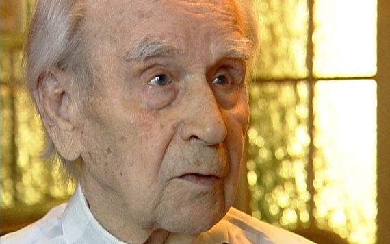 Герой Советского Союза, лётчик Александр Кириллов следит за поисками самолёта Герой Советского Союза, лётчик Александр Кириллов следит за поисками самолёта