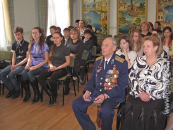 В липецкой библиотеке устроили встречу с ветераном дальней авиации В липецкой библиотеке устроили встречу с ветераном дальней авиации