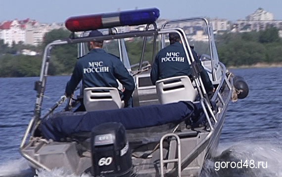 Спасатели проверяют все суда на реке Воронеж Спасатели проверяют все суда на реке Воронеж