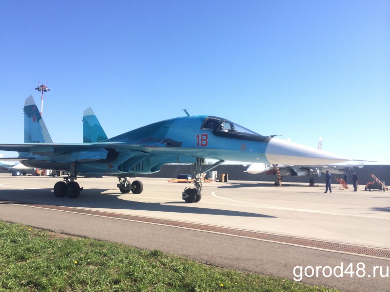 Липецкие летчики вылетают на Красную площадь Липецкие летчики вылетают на Красную площадь