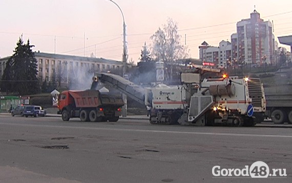 На площади Театральной начался ремонт дороги На площади Театральной начался ремонт дороги