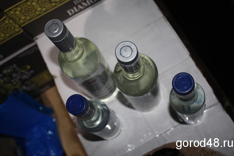 Гаражный магазин прикрыли полицейские в Липецке Гаражный магазин прикрыли полицейские в Липецке