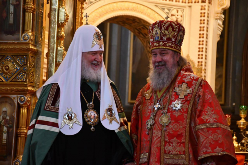 Патриарх Кирилл вручил орден епископу Елецкому и Лебедянскому Максиму 
