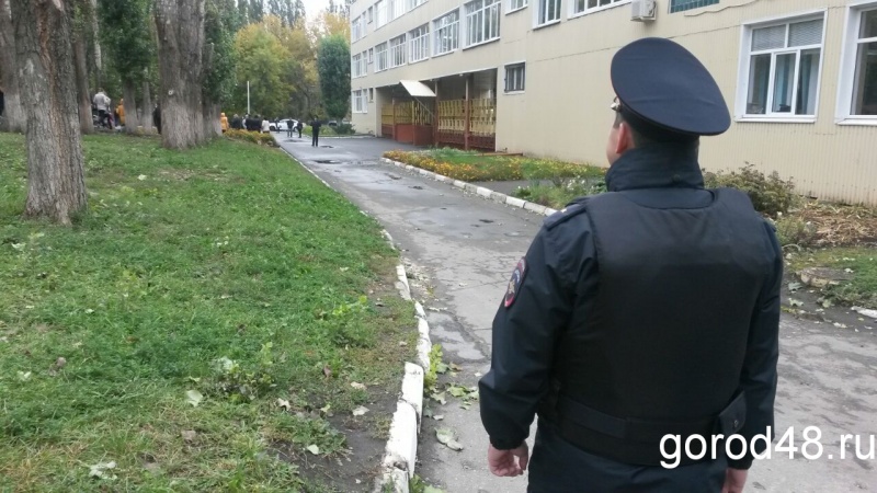 К «заминированным» школам добавились торговый центр и офис КПРФ К «заминированным» школам добавились торговый центр и офис КПРФ