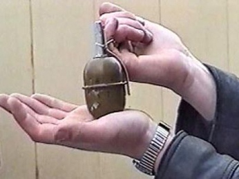 В «Волге» обнаружена граната В «Волге» обнаружена граната