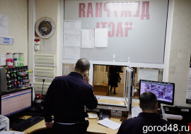 «Это тебе за Сашу»: 38-летнюю липчанку обвиняют в грабеже с избиением мужчины