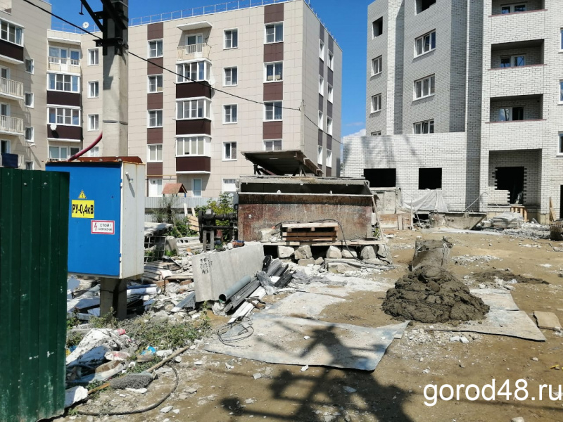 Травмированный разрядом тока от бетономешалки мальчик пришел на стройку подзаработать Травмированный разрядом тока от бетономешалки мальчик пришел на стройку подзаработать