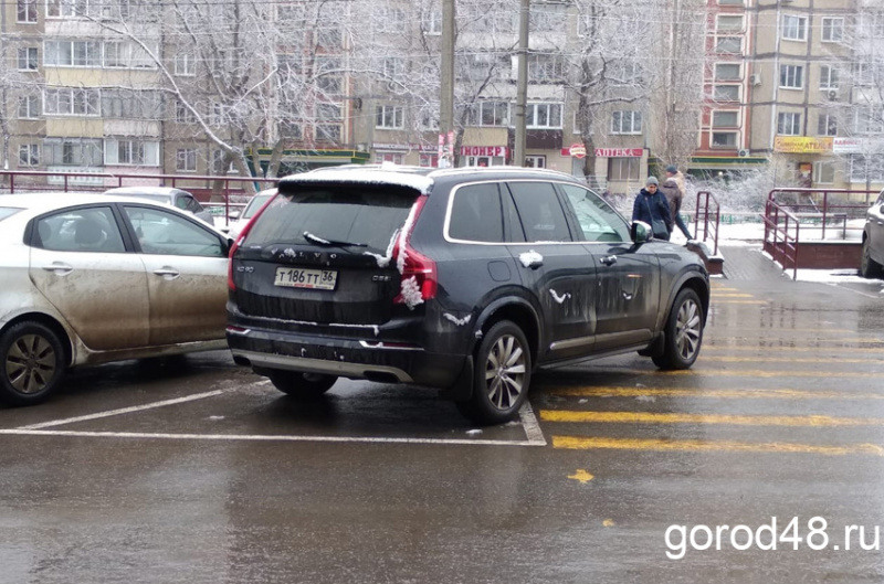 А может пешеходам разбить палатку посреди проезжей части и заночевать? (ФОТО) А может пешеходам разбить палатку посреди проезжей части и заночевать? (ФОТО)