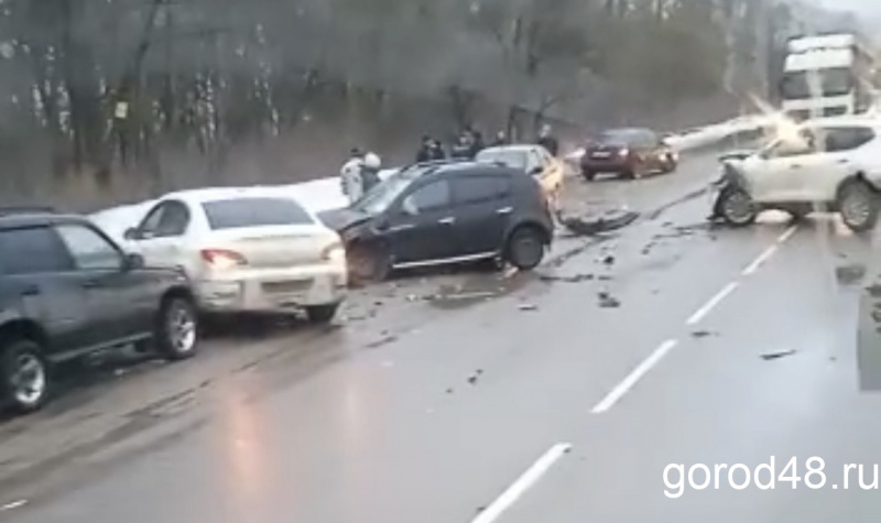 Город 48 дтп липецк. Массовое ДТП Липецк 12.01.22. Авария на улице Баумана Липецк. Город 48 ДТП на Баумана Липецк.