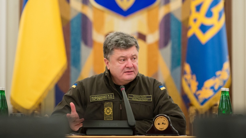 Порошенко отменил военное положение на Украине Порошенко отменил военное положение на Украине
