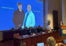 Нобелевскую премию по медицине дали разработчикам мРНК-вакцин против COVID-19