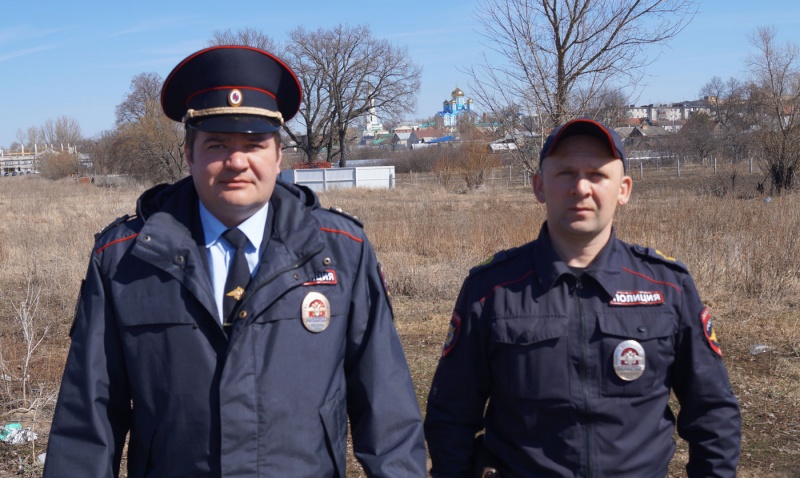 В Липецкой области двое полицейских спасли тонущую женщину В Липецкой области двое полицейских спасли тонущую женщину