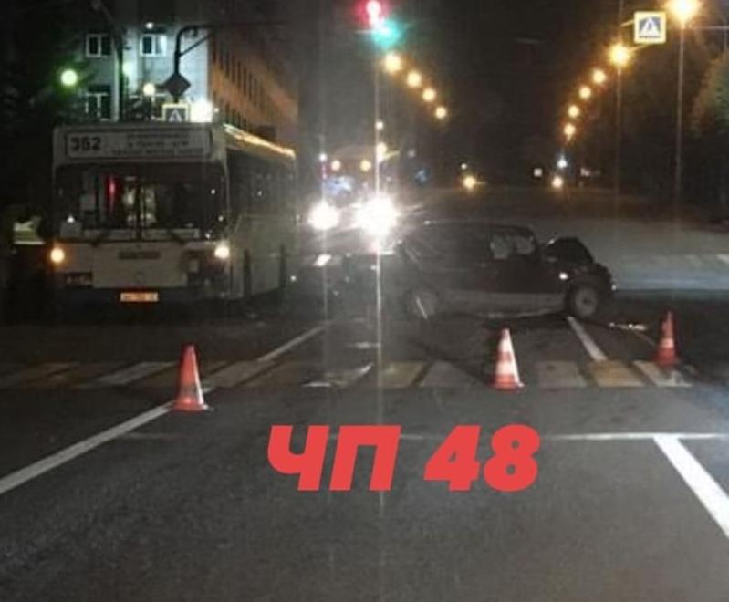 Пассажирский автобус попал в ДТП около здания мэрии Пассажирский автобус попал в ДТП около здания мэрии