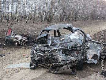 В Липецкой области в дорожной аварии погибли 5 человек В Липецкой области в дорожной аварии погибли 5 человек