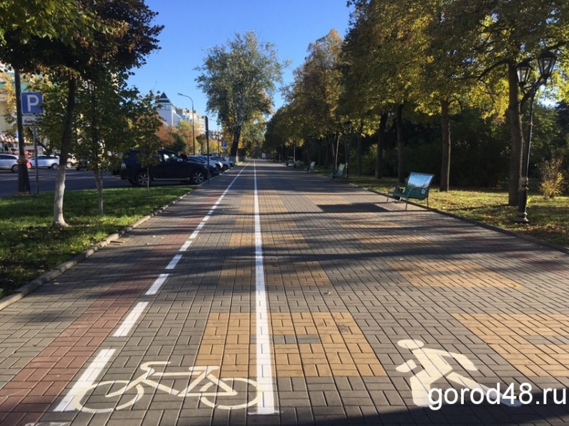 На улице Ленина разметили велосипедную дорожку На улице Ленина разметили велосипедную дорожку