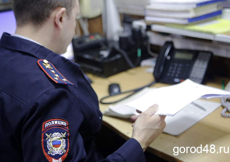 Пожилую женщину обокрали двое в медицинских халатах Пожилую женщину обокрали двое в медицинских халатах