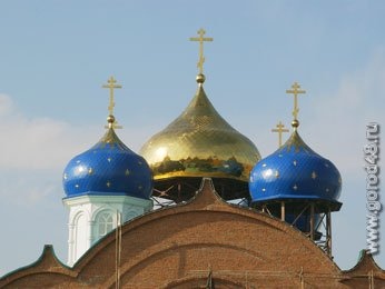 Кресты над уникальным храмом Задонска Кресты над уникальным храмом Задонска