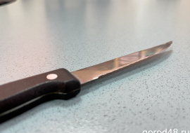 47-летняя липчанка трижды ударила ножом сожителя