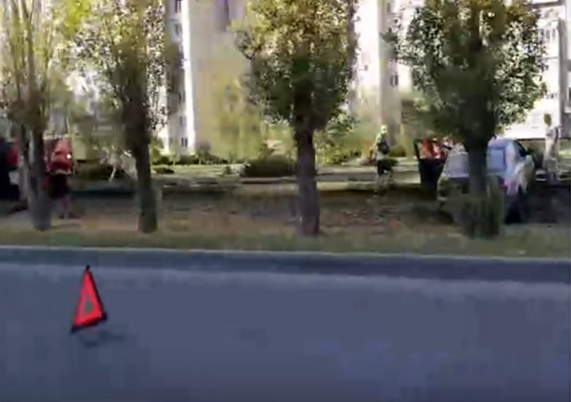 В Липецке автомобиль после столкновение вынесло на трамвайные пути В Липецке автомобиль после столкновение вынесло на трамвайные пути