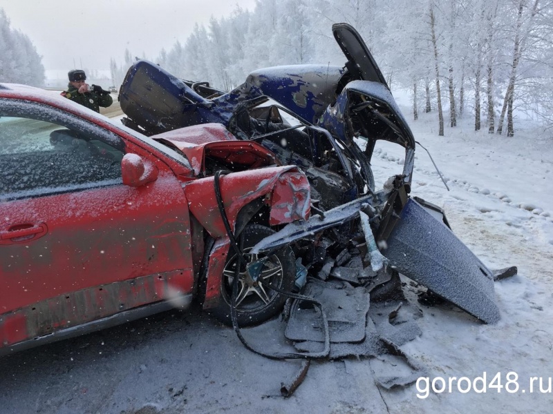 Военнослужащий погиб в страшной аварии под Липецком Военнослужащий погиб в страшной аварии под Липецком