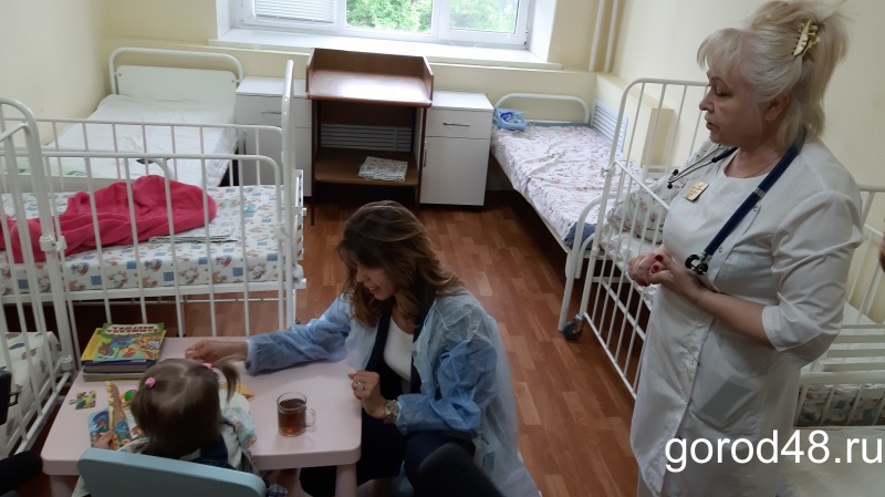 Евгения Уваркина побывала в логове липецкой девочки-маугли Евгения Уваркина побывала в логове липецкой девочки-маугли