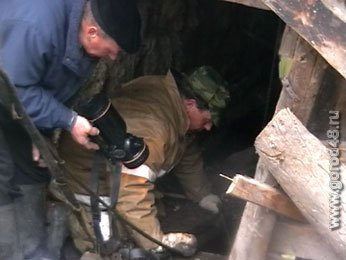 В Липецке спасатели достали из подвала корову В Липецке спасатели достали из подвала корову