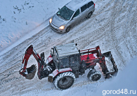Ночью начнется снегопад: городские службы начали обработку дорог