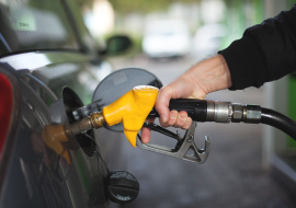 Цены на топливо упали на 10 и 15% после ограничения экспорта