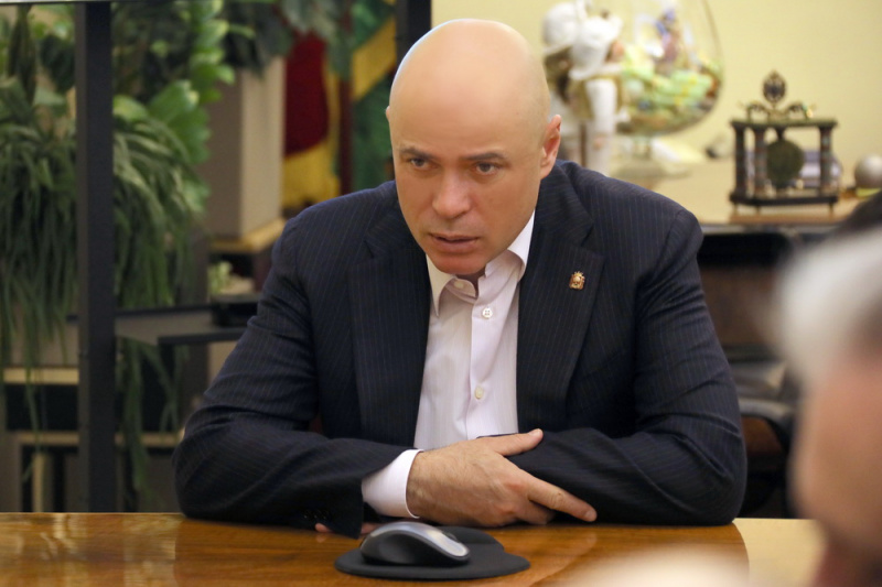 Игорь Артамонов пообещал уволить чиновников, которые не смогут обеспечить рост зарплат бюджетников Игорь Артамонов пообещал уволить чиновников, которые не смогут обеспечить рост зарплат бюджетников