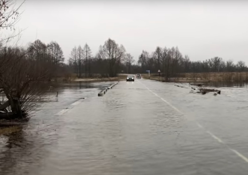 Единственный мост в село Преображеновку вновь затопило (ВИДЕО) Единственный мост в село Преображеновку вновь затопило (ВИДЕО)